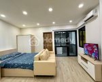 Căn hộ studio ban công 35m2 full nội thất có thang máy. Chỉ với giá 7.500.000 / tháng cả nhà ơi