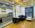 Chính chủ bán căn hộ DT 80m2. Tầng trung, căn vuông vắn ko dính nghĩa trang. 2PN-2VS full nội thất