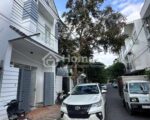 Cho thuê nhà lầu rộng lộ giơi 8m  có sân đậu oto nhà gần Trường Đh cần thơ thích hợp vp công ty